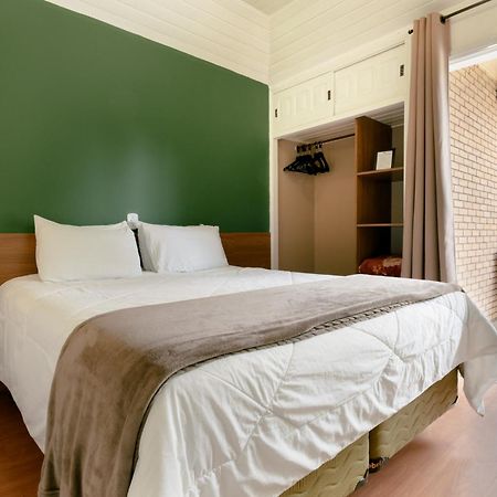 Hotel Geneve - 2Km Do Capivari Кампус-ду-Жордау Экстерьер фото
