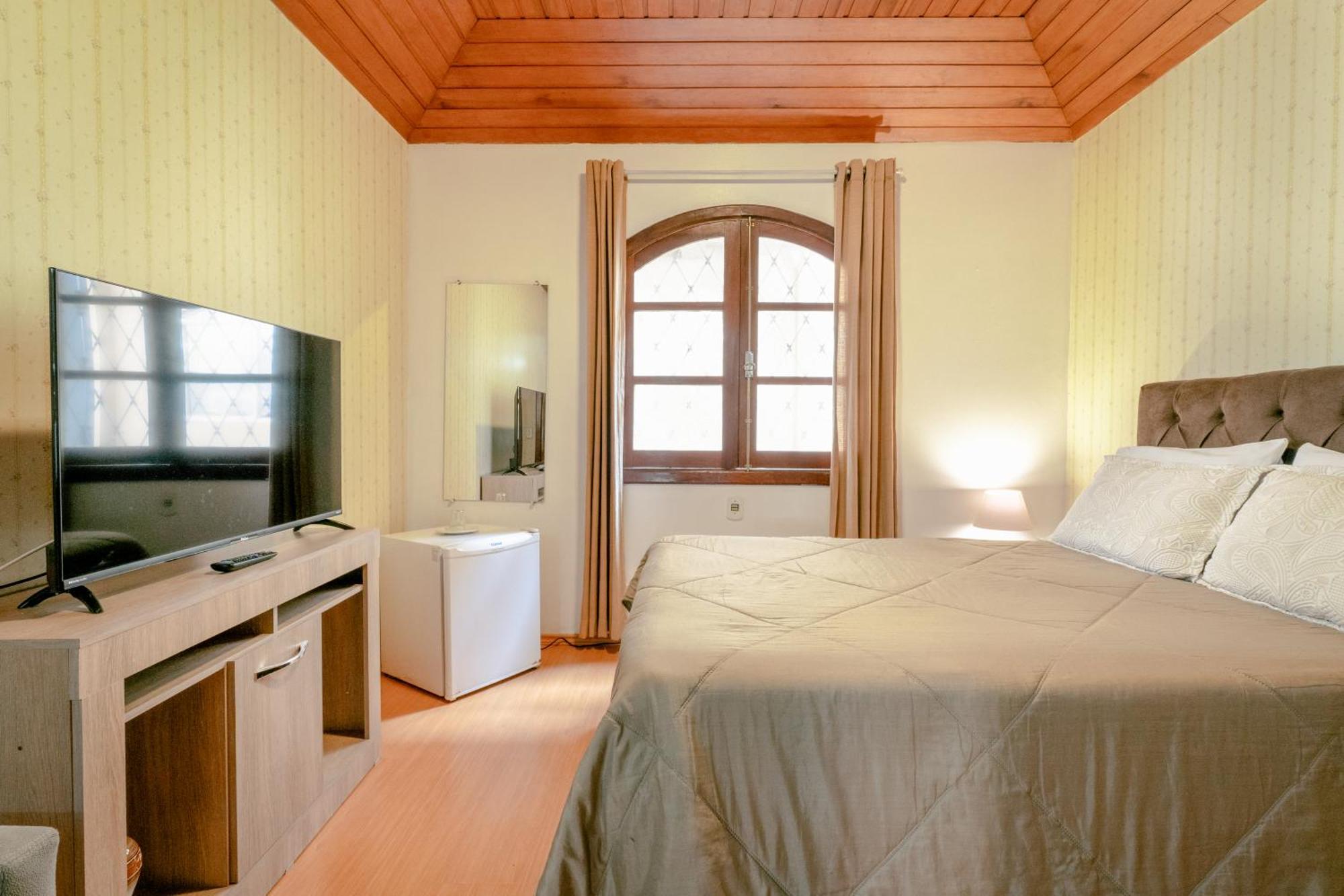 Hotel Geneve - 2Km Do Capivari Кампус-ду-Жордау Экстерьер фото